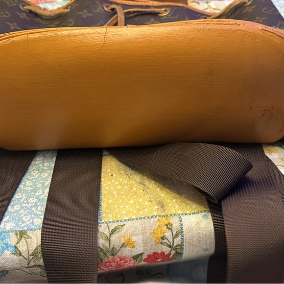 Louis Vuitton medium backpack. - Picture 4 of 5